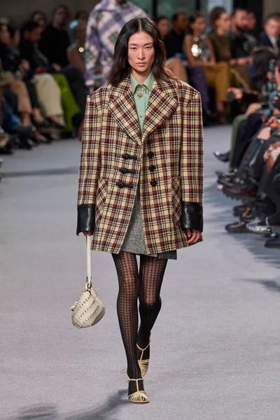 Look 9